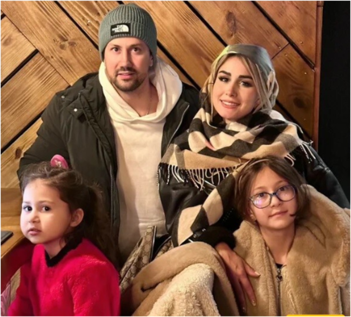 هنرنمایی‌های دو دختر دسته گل شاهرخ استخری برای مادر عزیزشان! /هنرنمایی ابن کوچولو‌های دوست داشتنی رو از دست ندید!