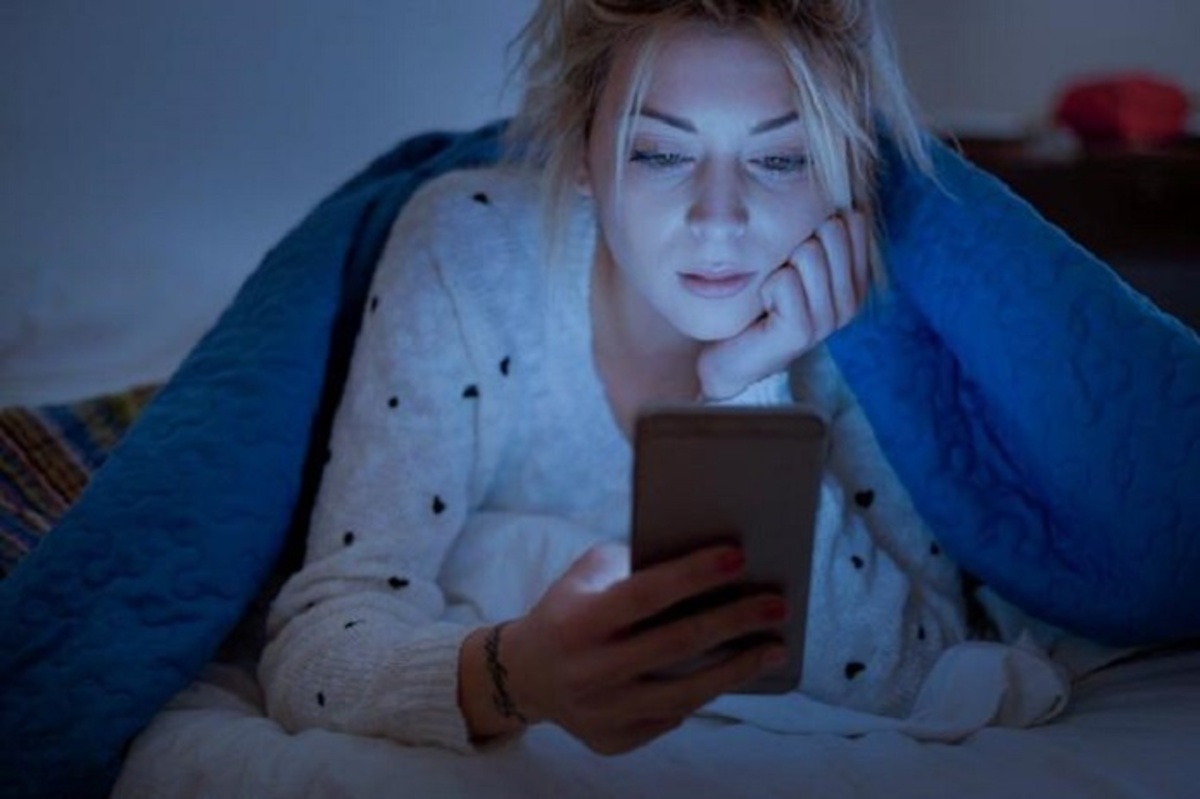 اختلال خواب به‌خاطر تلفن همراه