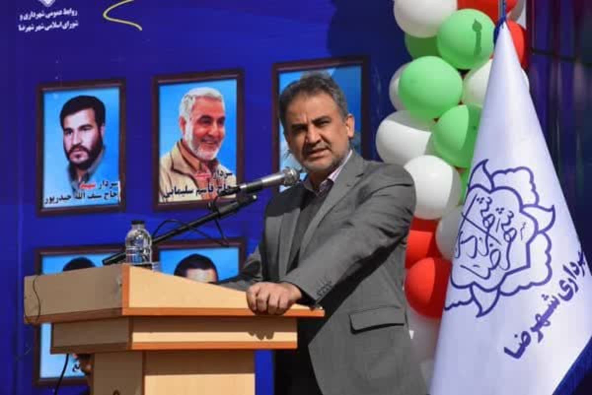 نصب تجهیزات جدید شهربازی برای نشاط و سلامت کودکان شهرضایی