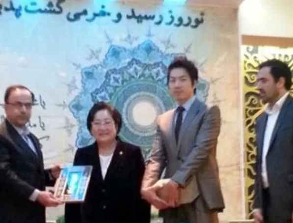 سر و کله مادر جومونگ در سفارت ایران پیدا شد! +عکس