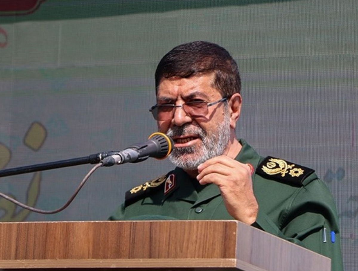 استراتژی دشمن برجسته‌کردن نارسایی‌ها است