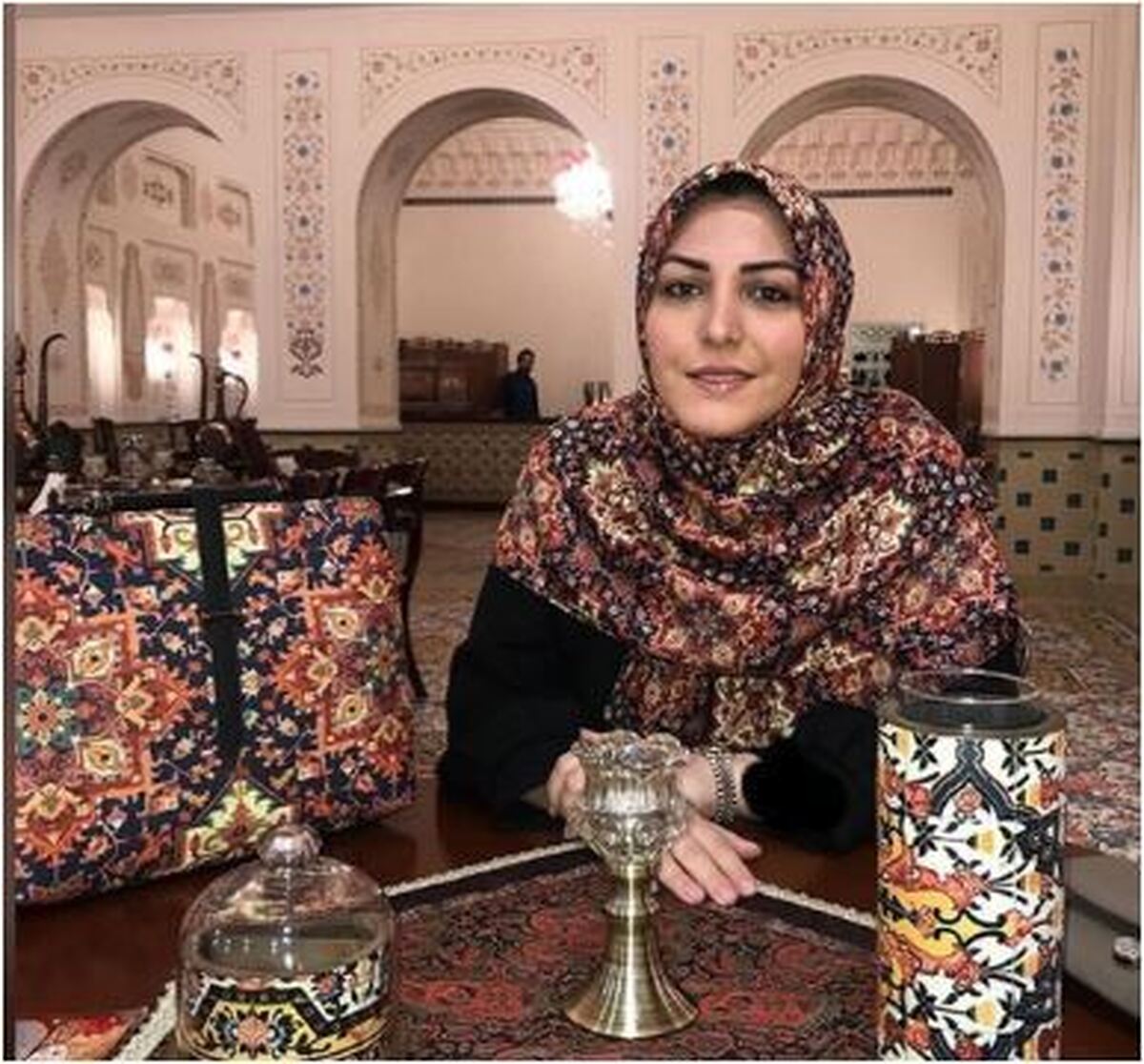 جشن تولد شیک و خودمانی خانم بازیگر در کافه مجری معروف صدا و سیما/عکس
