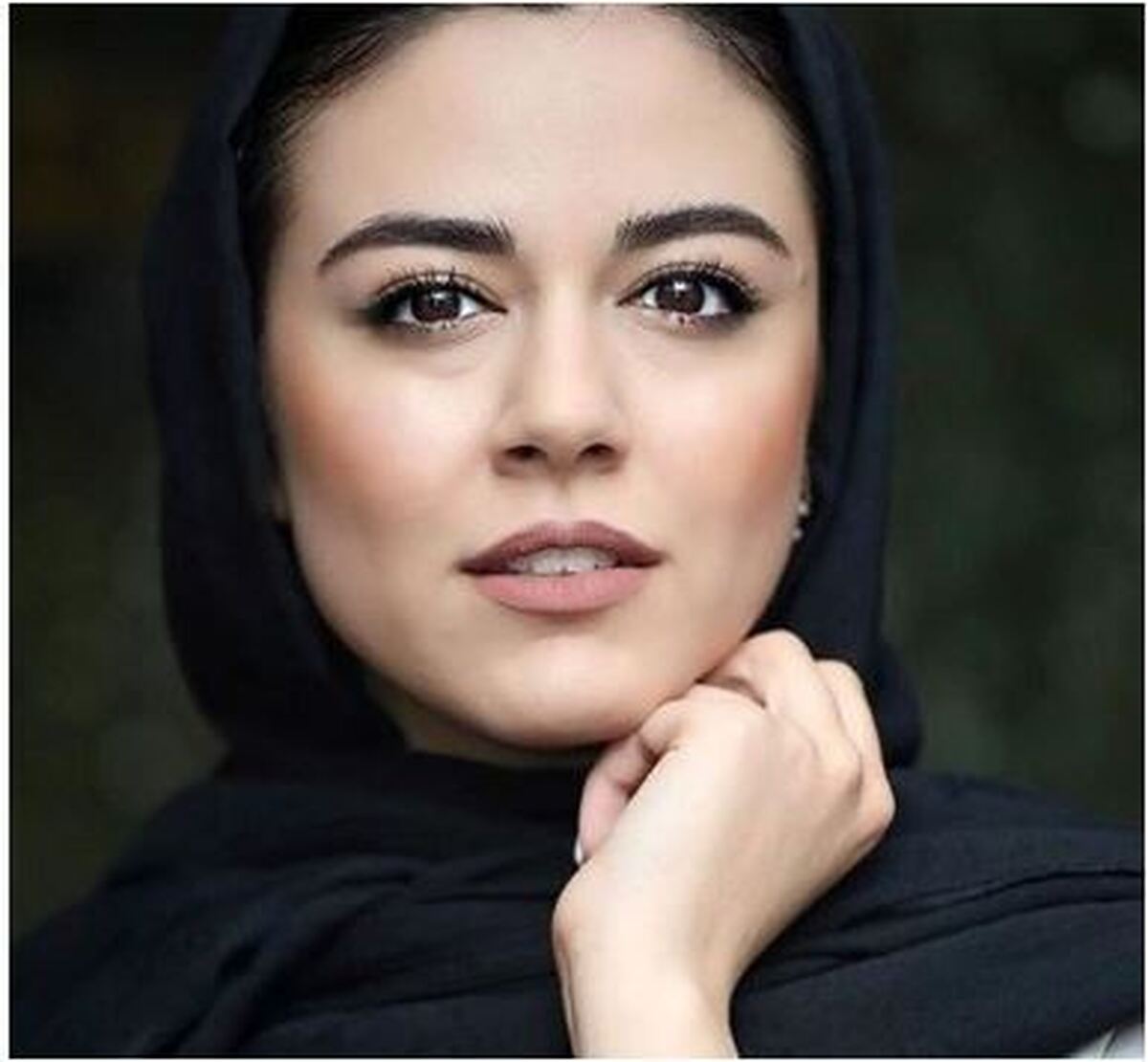 کافه گردی خانم بازیگر با استایل خیره کننده و دارکش پر بازدید شد/عکس