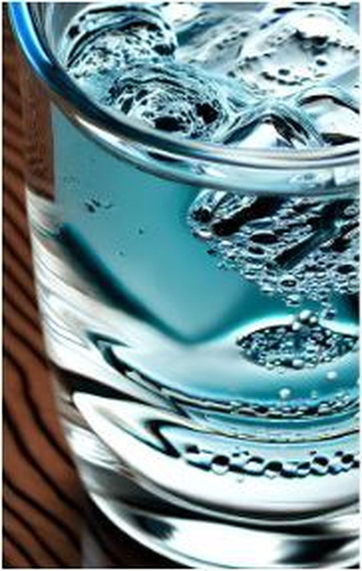 کدام آب را انتخاب کنیم؟ جوشیده یا معدنی؟