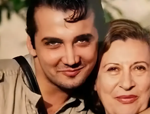 عکس/ حسام نواب صفوی بدل چهره مادرش است!