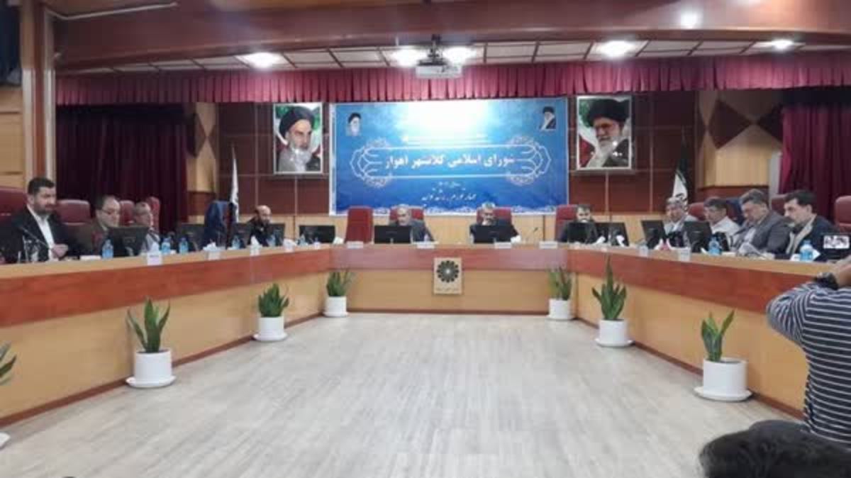 چرا استانداری و فرمانداری به ماجرای شهردار و شورای اهواز ورود نمی‌کند؟