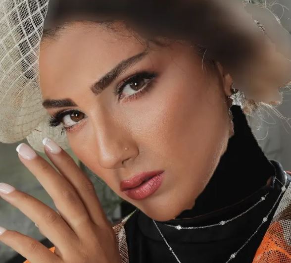 قر و قمیش محیا دهقانی با یک میکاپ سنگین+عکس