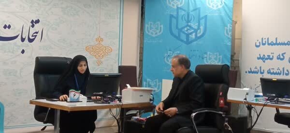 محمود احمدی بیغش نماینده ادوار مجلس در انتخابات ریاست جمهوری ثبت نام کرد