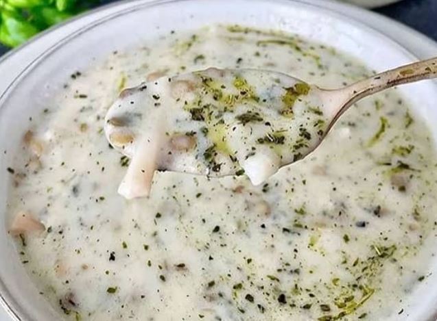 سوپ عدس و ماست یک گزینه دم دستی برای وقتی که نمیدونی چی درست کنی