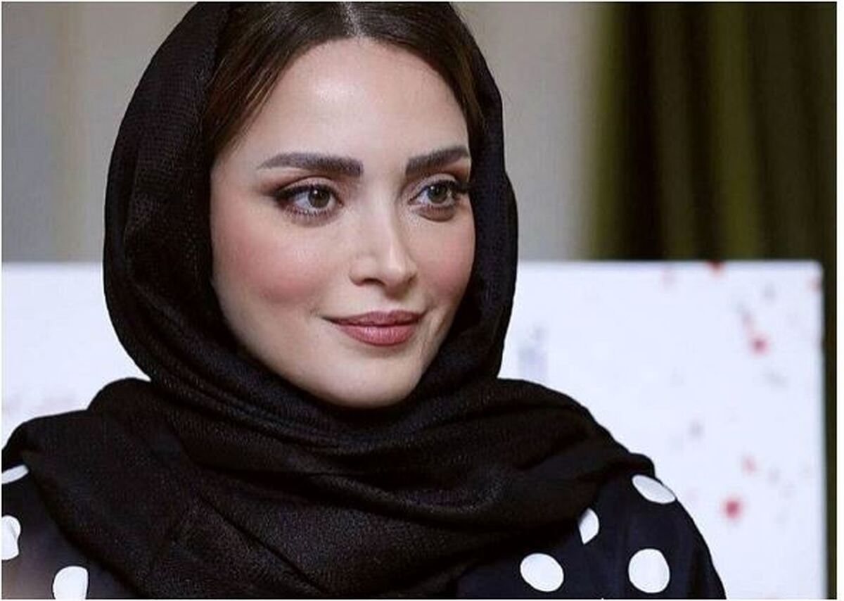 فیگور طنازانه خانم بازیگر با دسته گل زیبا و پر ابهامش/یعنی کار کی میتونه باشه؟