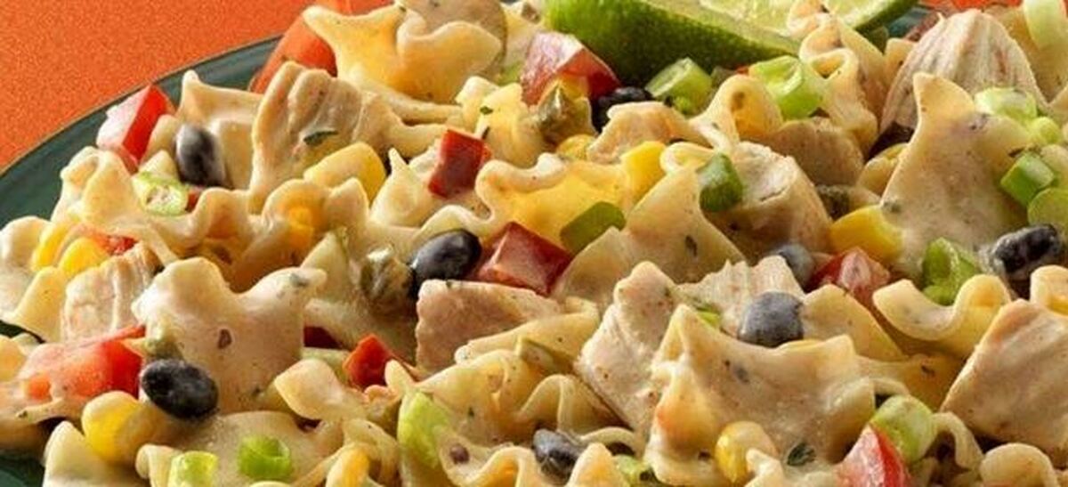 طرز تهیه سالاد ماهی تن برای مهمانی‌های ویژه