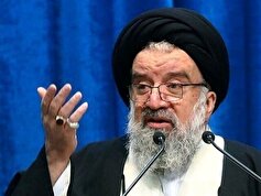 امام خمینی عارفی منحصر به‌فرد و سیاستمداری برجسته بود