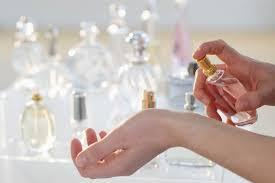ویژگی‌های مهمی که هنگام خرید عطر برای فصل بهار باید رعایت کنید
