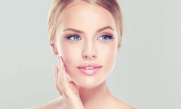 کار‌هایی که برای داشتن یک پوست صاف و جوان باید انجام دهید