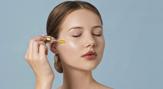 کار‌هایی که برای داشتن یک پوست صاف و جوان باید انجام دهید