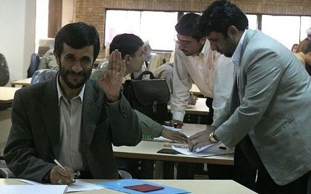 تصویری از محمود احمدی نژاد در سال ۸۴ که پیر‌تر از الان بوده! +عکس