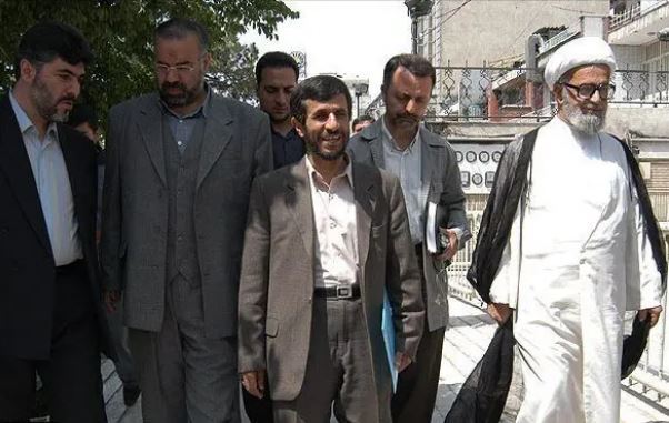 تصویری از محمود احمدی نژاد در سال ۸۴ که پیر‌تر از الان بوده! +عکس