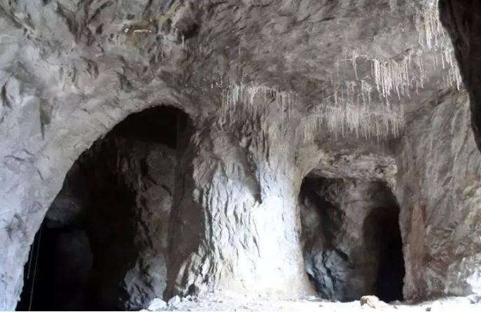 معدن خارق‌العاده نمک در گرمسار که گردشگران زیادی را به خود جذب میکند