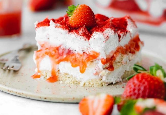 تیرامیسو توت فرنگی یک دسر بهاری مخصوص مهمانی‌های اعیانی