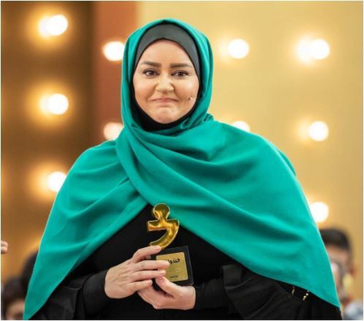 سنگ تمام گذاشتن نعیمه نظام دوست برای تولد خانم بازیگر/خوش به حالش دوست به این خوبی داره!