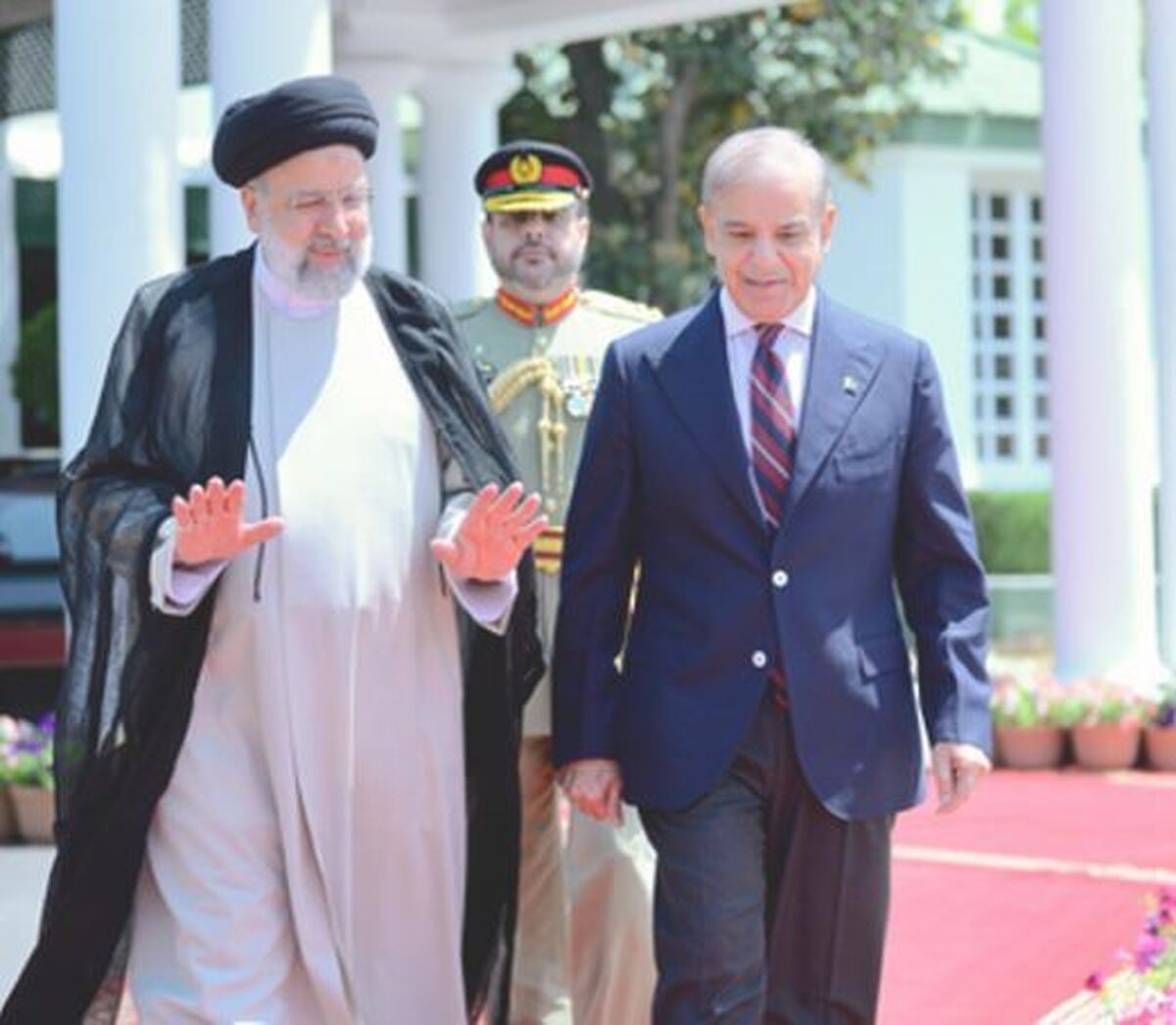 شهباز شریف در مراسم تشییع شهدای خدمت حاضر می‌شود