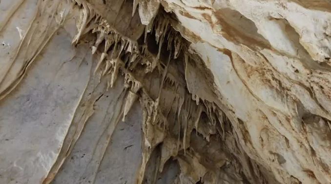غار ده‌شیخ؛ یکی از پربازدید‌ترین مکان‌های کهگیلویه و بویراحمد که چشم هر بیننده‌ای را خیره خود می‌کند