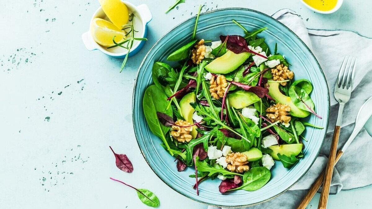 طرز تهیه یک سالاد رژیمی سرشار از ویتامین برای ورزشکار‌ها