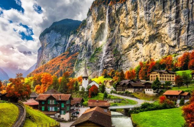 ازدحام ناشی از گردشگری مشکل این روز‌های یک روستای جذاب در سوئیس