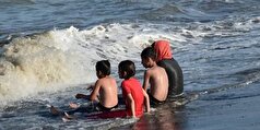 نجات ۶۲ نفر از مرگ حتمی در آب‌های خزر