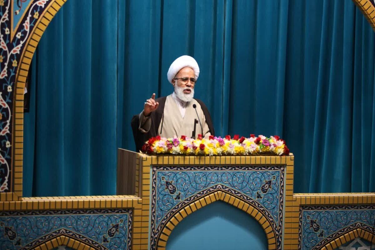 امام جمعه کرمانشاه: رئیس جمهور آینده مدیری قوی و توانمند باشد