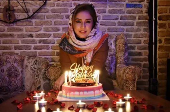 جشن تولد رمانتیک شبنم قلی خانی در یک مکان دنج