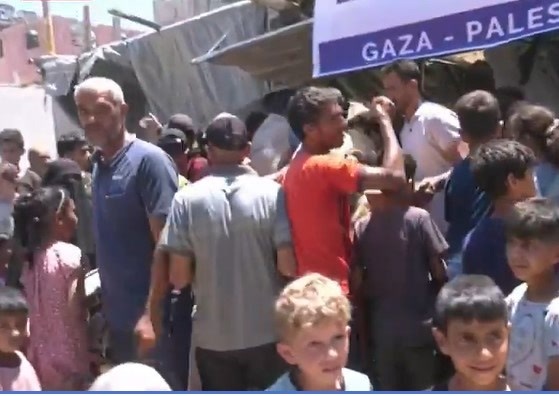 فرزندان غزه عید ساندویچ نان خالی می‌خورند