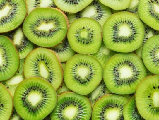 ۸ میوه که خوردن آنها فایده بیشتری به بدن می‌رساند