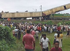 تصادف قطار مسافری و باری در هند حداقل ۷ کشته برجا گذاشت