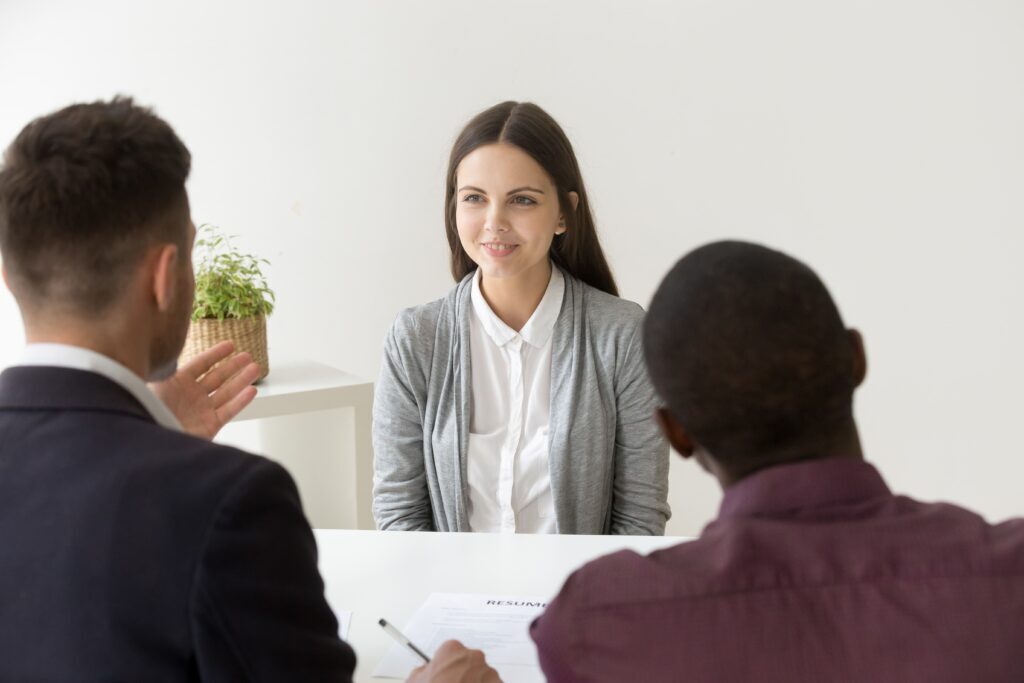 عبارات ممنوعه‌ای که احتمال قبولی شما را در مصاحبه‌های شغلی از بین می‌برد