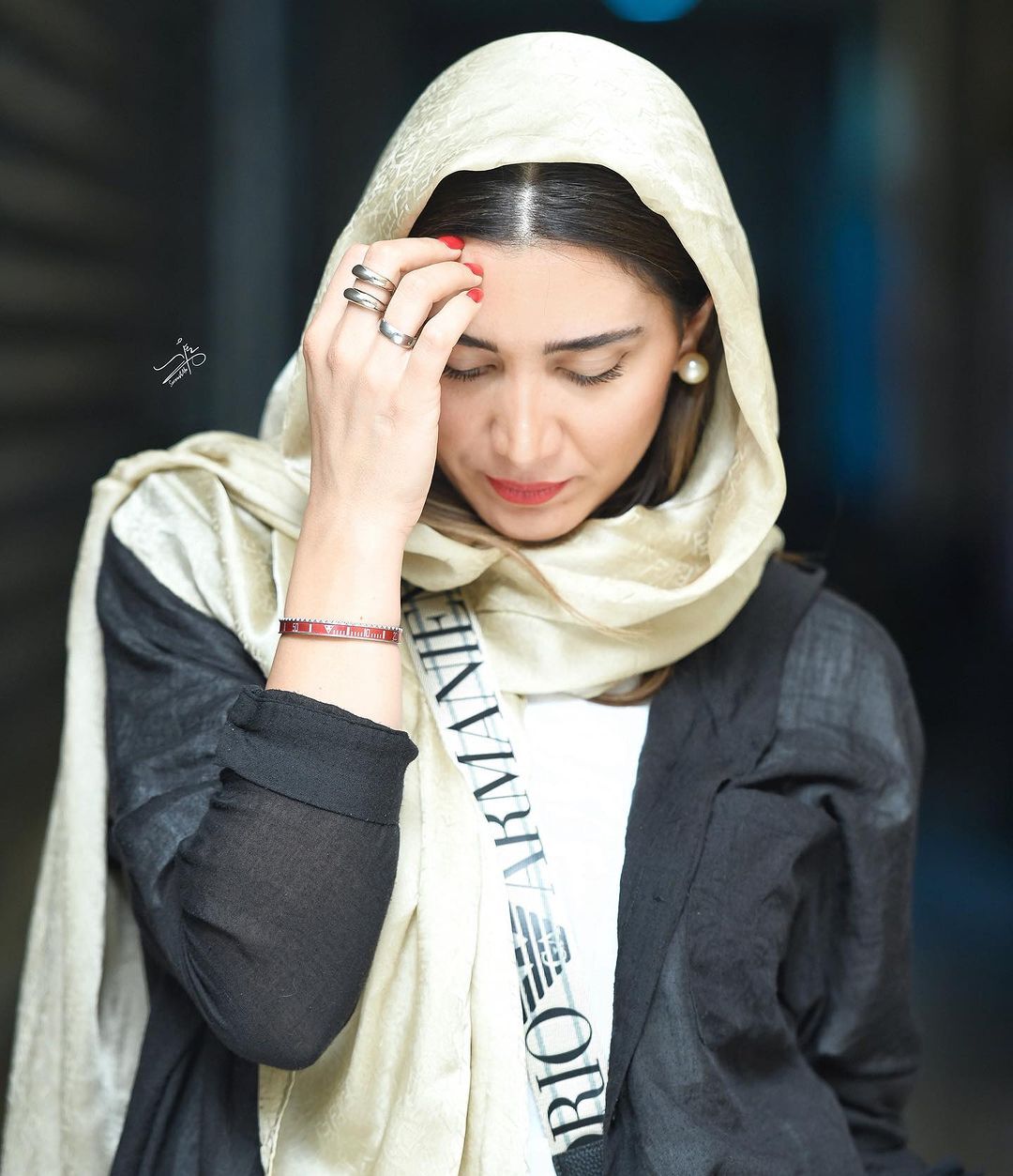 استایل جلف نیکی مظفری در کنار آقای پدر! +عکس