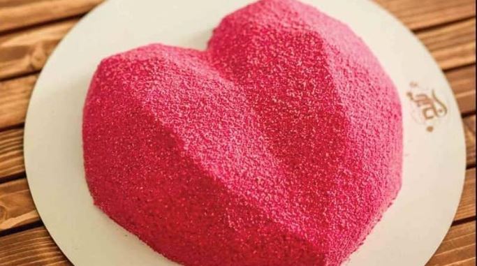 تهیه دسر مخملی توت فرنگی با لوازم دم دستی و ساده
