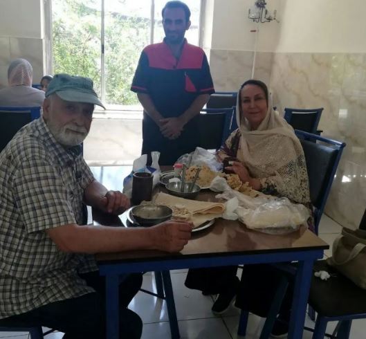محمود پاک نیت در حال جیگر خوردن شکار شد+عکس