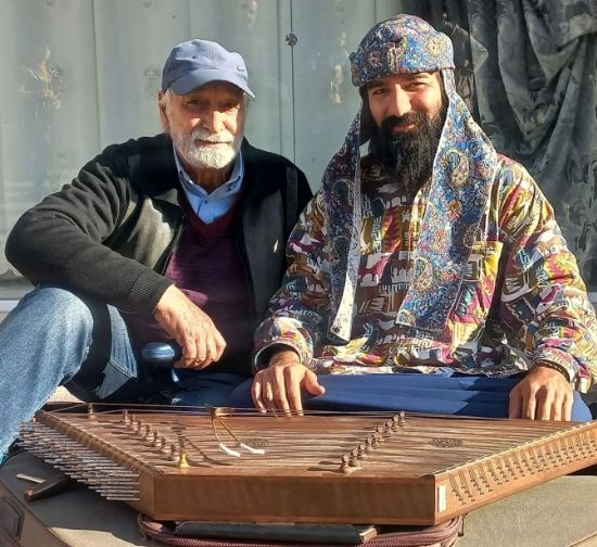 محمود پاک نیت در حال جیگر خوردن شکار شد+عکس