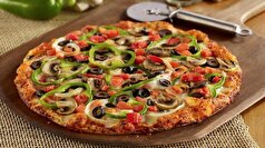 اگر دلتان هوس فست فود کرده، اما رژیم دارید این پیتزا سبزیجات خوشمزه و رنگی را امتحان کنید