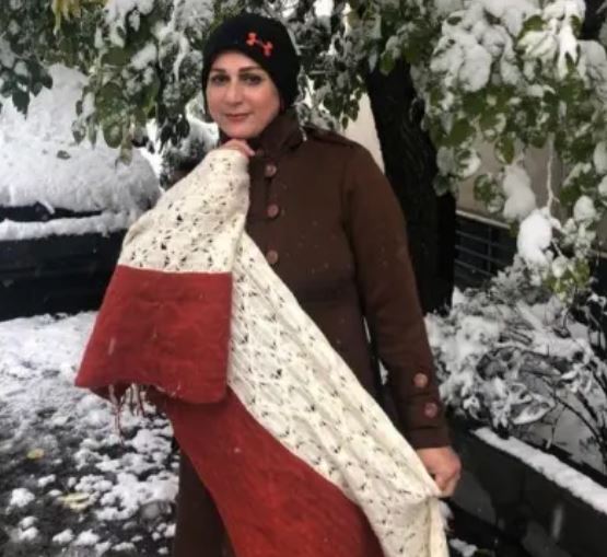 تیپ زمستانی گوینده خبر صدا و سیما با یک تلاش ناموفق برای ناز و عشوه اومدن!