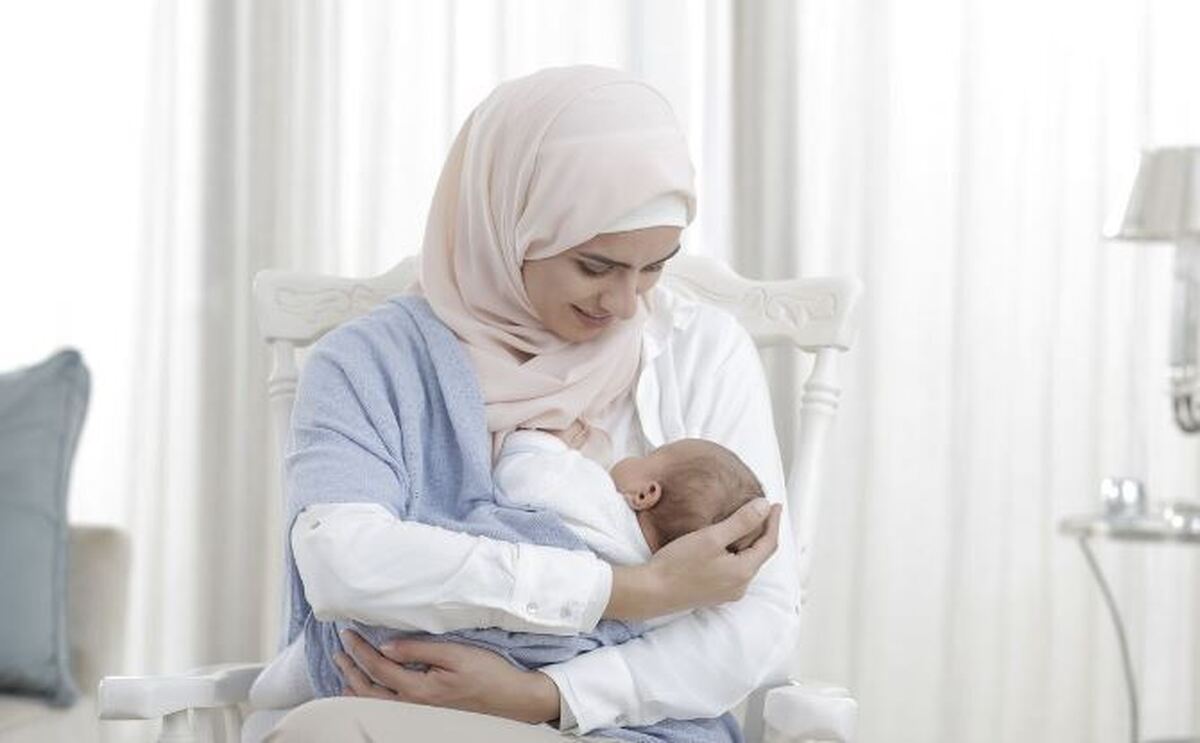 آیا استفاده از تلفن همراه هنگام شیردهی به کودک مجاز است؟