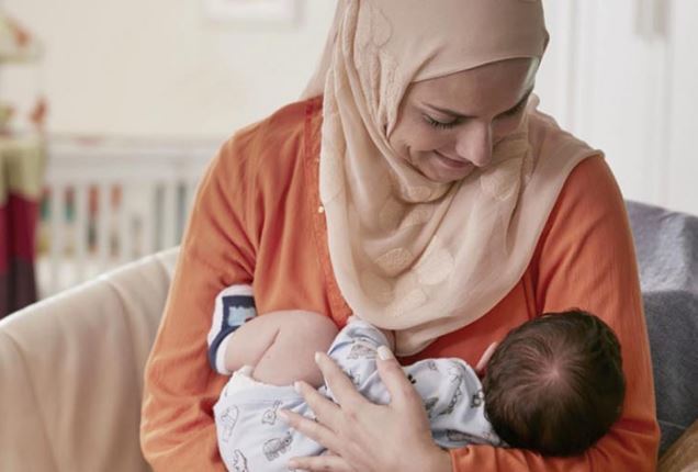 آیا استفاده از تلفن همراه هنگام شیردهی به کودک مجاز است؟