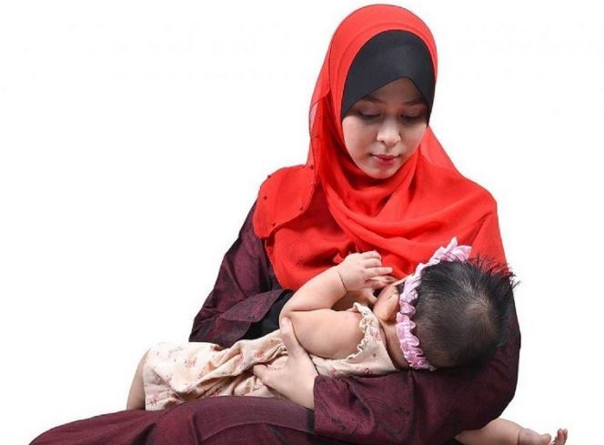 آیا استفاده از تلفن همراه هنگام شیردهی به کودک مجاز است؟