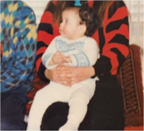 نگاهی به آلبوم عکس کودکی بامزه ۳۴ سال پیش همسر شاهرخ استخری/ معلوم شد نبات کوچولو لُپ هاش رو از کی به ارث برده!