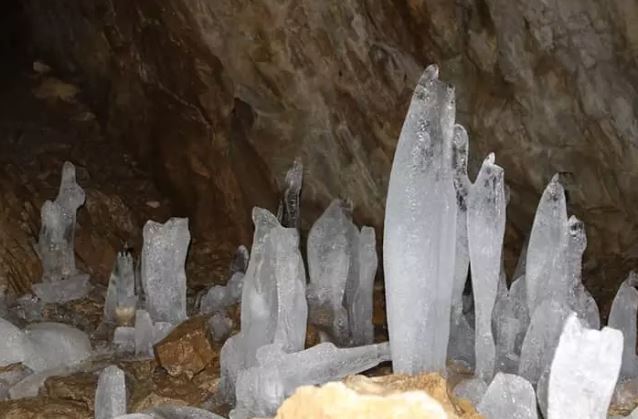 غار یخ مراد کجاست و چرا باید از آنجا بازدید کرد؟