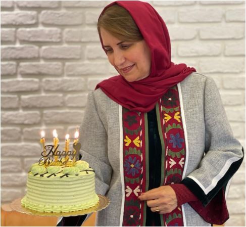 جشن تولد مجردی و به یادماندنی فریبا کوثری عمره سریال مختارنامه با یک کیک زعفرانی+عکس