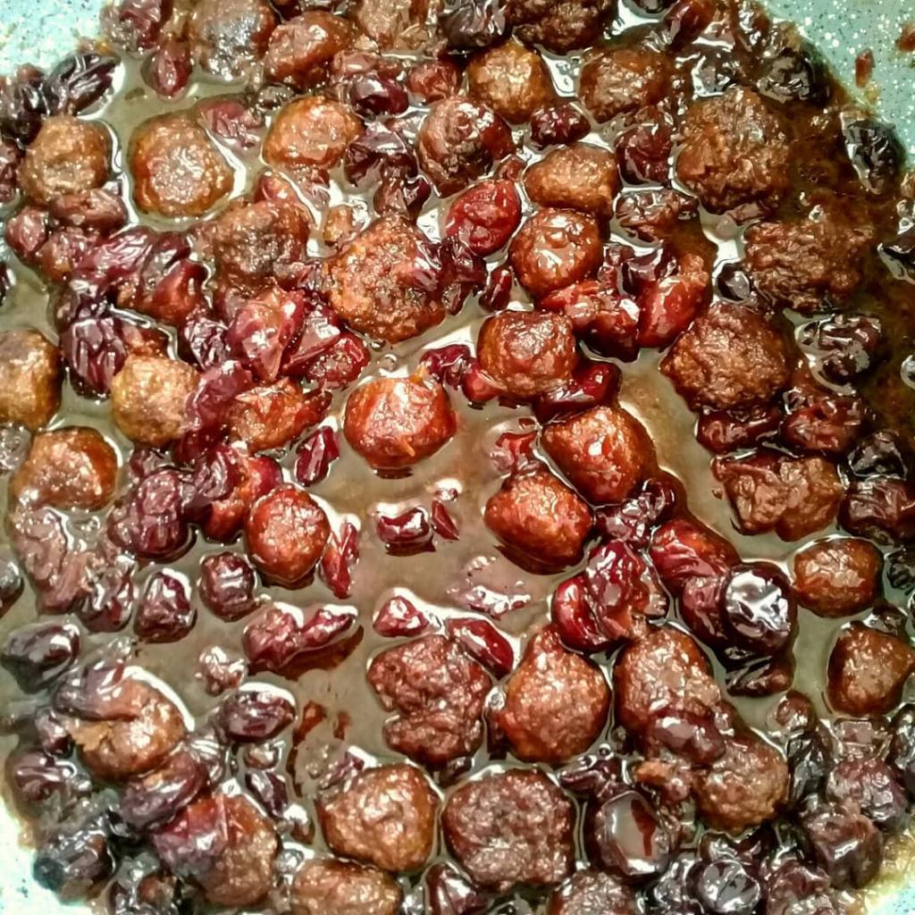 این غذای مجلل و درباری را که ترکیبی از آلبالو و گوشت قلقلی است را حتما امتحان کنید
