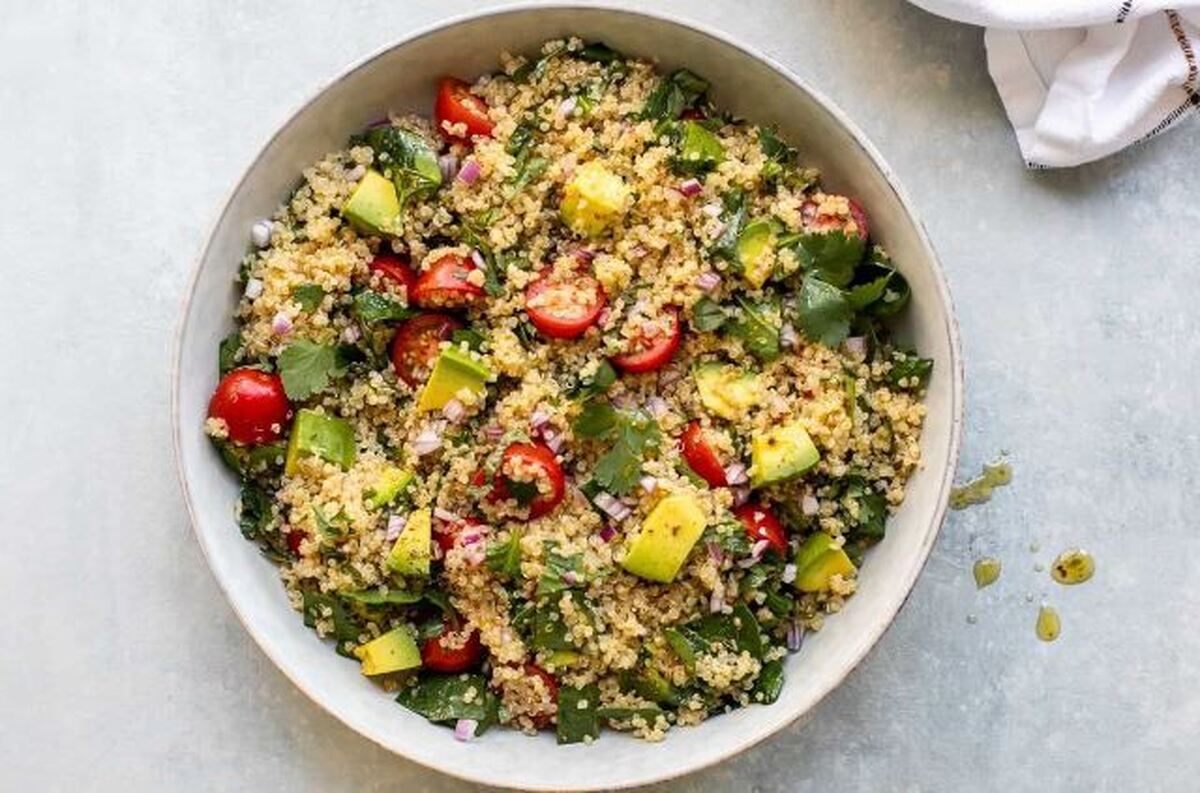 طرز تهیه سالادی که جنیفر انیستون در سریال فرند عاشق اش بود