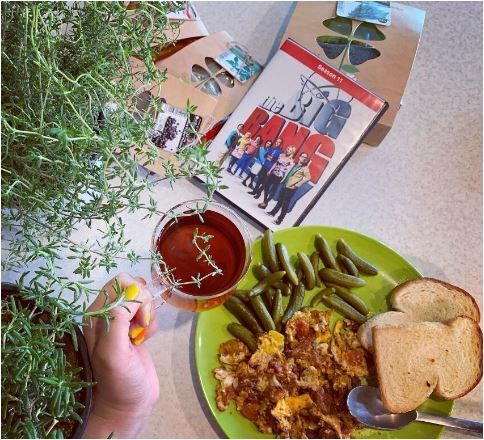 دست به کار شدن مهراوه شریفی نیا، پانی سریال زخم کاری برای درست کردن صبحانه روز جمعه/ املت شور با چای خوش عطر و خیارشور+عکس دست به کار شدن مهراوه شریفی نیا، پانی سریال زخم کاری برای درست کردن صبحانه روز جمعه/ املت شور با چای خوش عطر و خیارشور+عکس